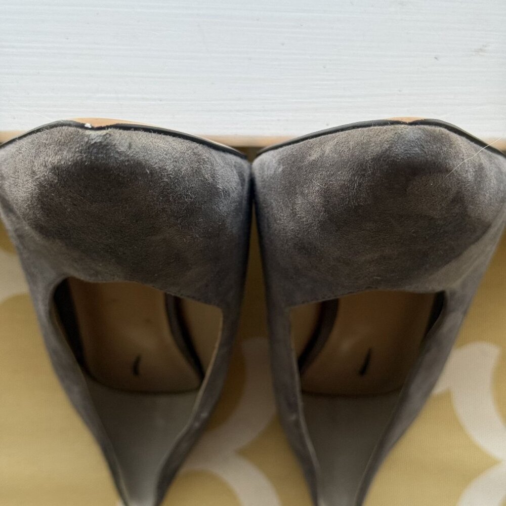 Ann Taylor Gray Suede Heels, size 8M, 3.5" heel - Picture 14 of 14